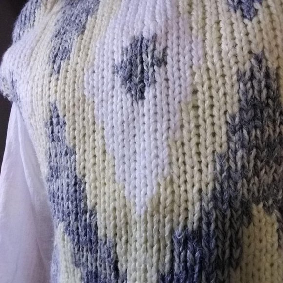 Vintage Sweater Vest Pull Over Hand Loomed Knit - Picture 4 of 11